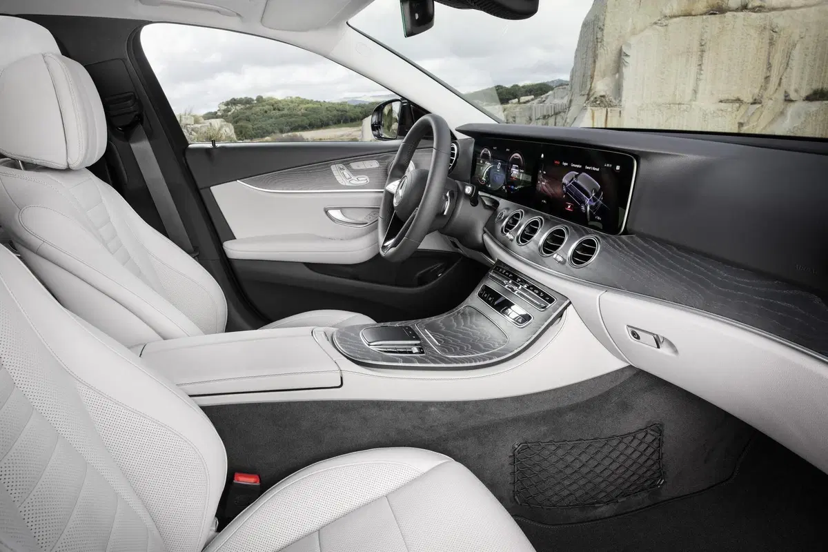 Mercedes Classe E 2020: restyling per la berlina tedesca (24)