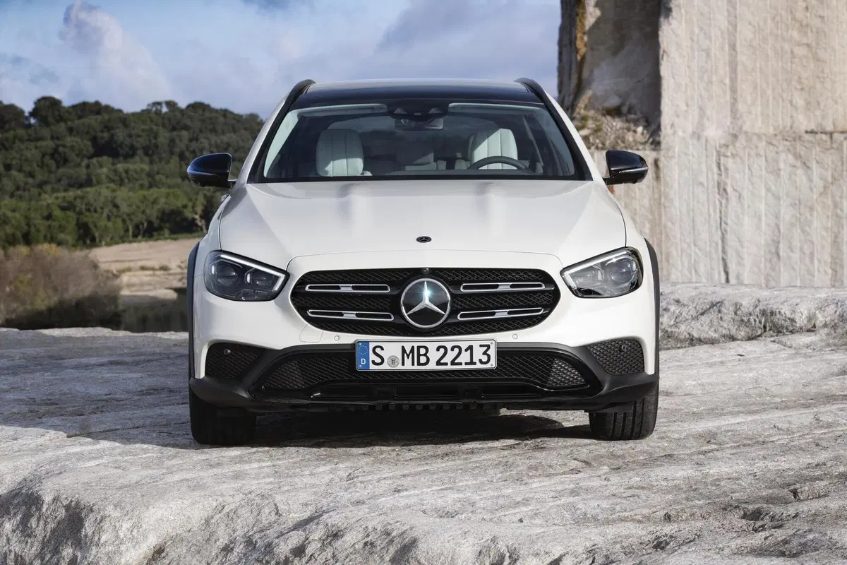 Mercedes Classe E 2020: restyling per la berlina tedesca (6)