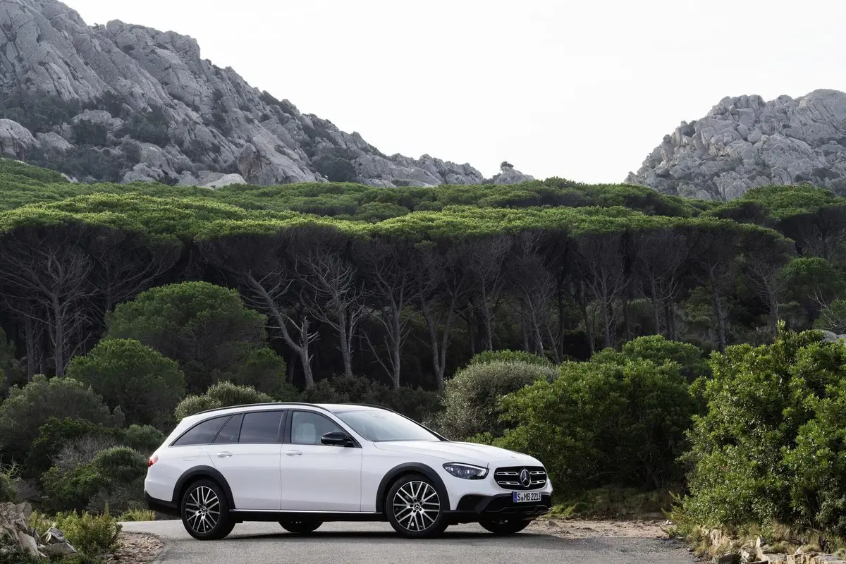Mercedes Classe E 2020: restyling per la berlina tedesca (23)