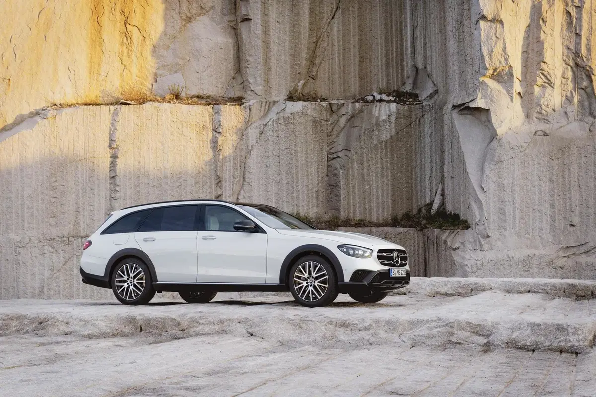 Mercedes Classe E 2020: restyling per la berlina tedesca (22)
