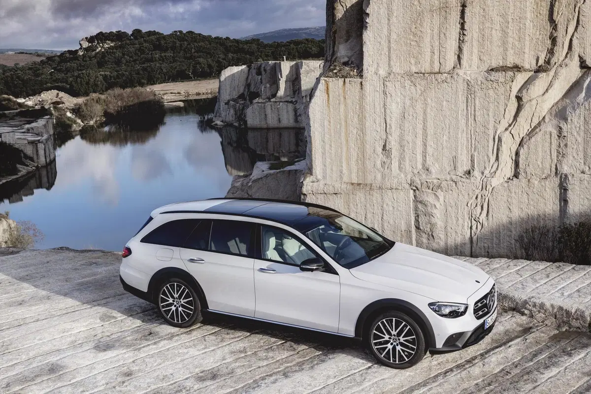 Mercedes Classe E 2020: restyling per la berlina tedesca (25)