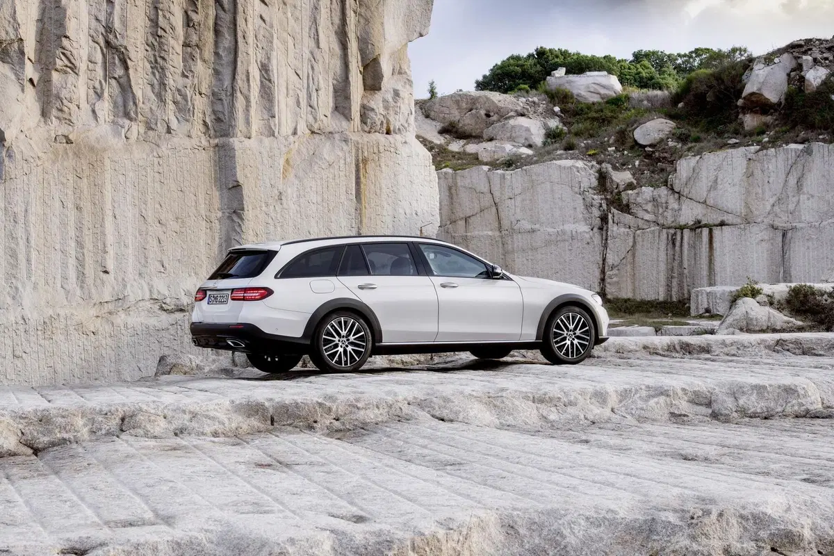 Mercedes Classe E 2020: restyling per la berlina tedesca (26)