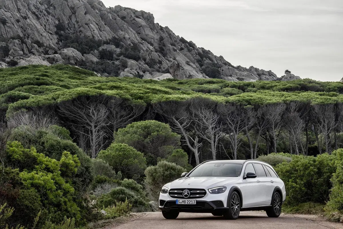 Mercedes Classe E 2020: restyling per la berlina tedesca (27)