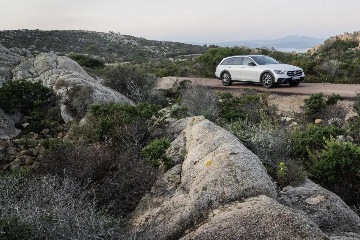 Mercedes Classe E 2020: restyling per la berlina tedesca (28)