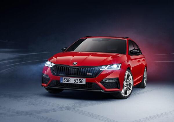 Skoda Octavia RS iV: sportiva da 245 CV e 60 km in elettrico