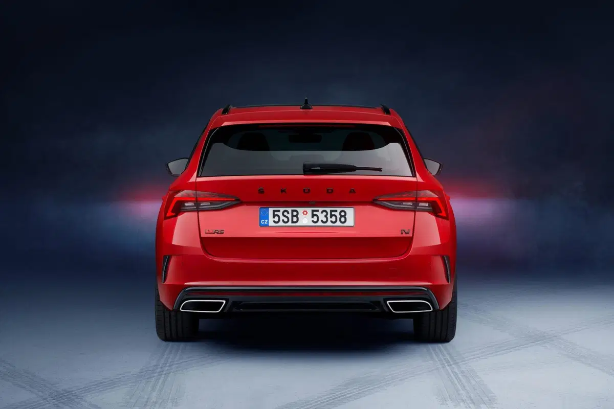 Skoda Octavia RS iV: sportiva da 245 CV e 60 km in elettrico (18)