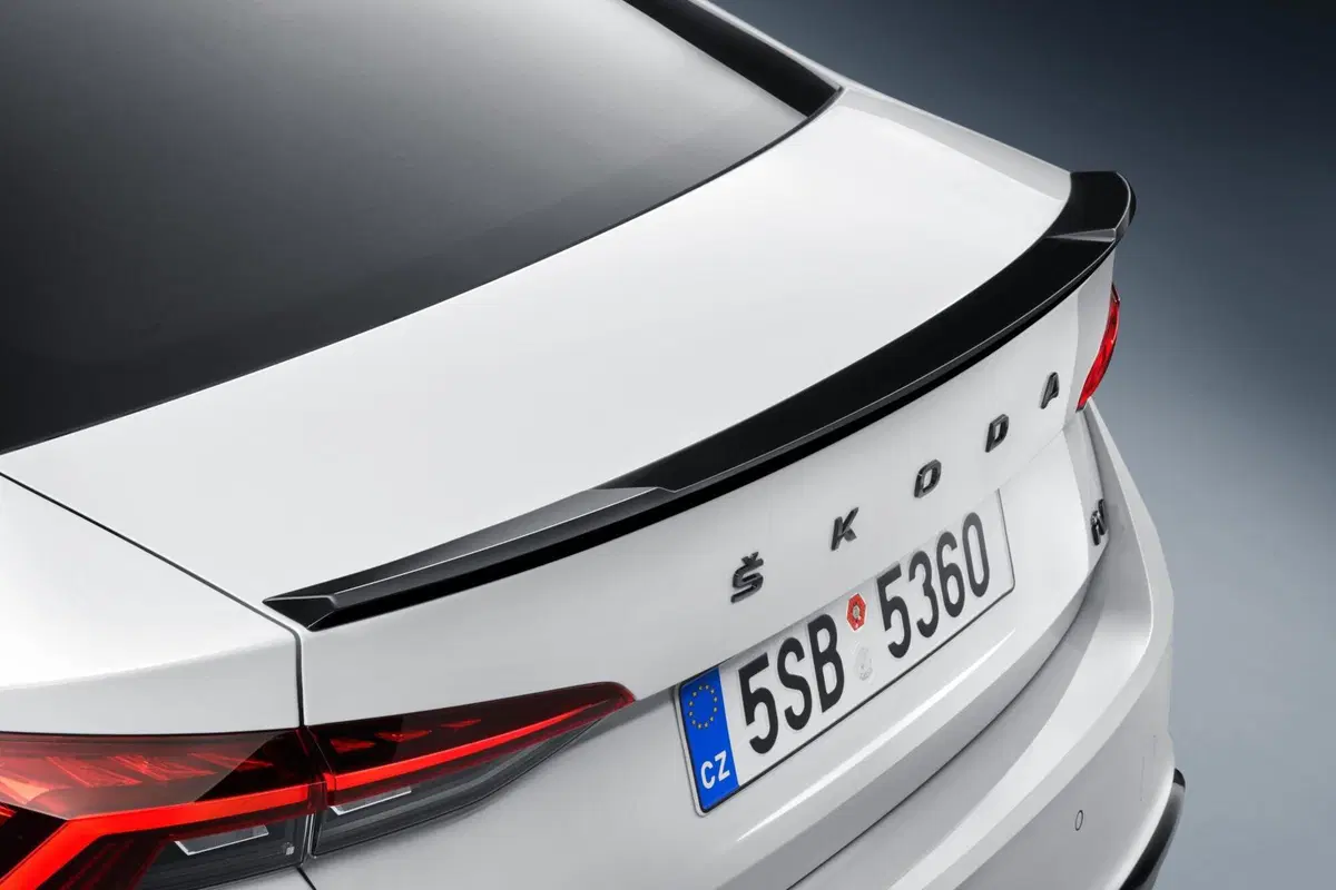 Skoda Octavia RS iV: sportiva da 245 CV e 60 km in elettrico (10)