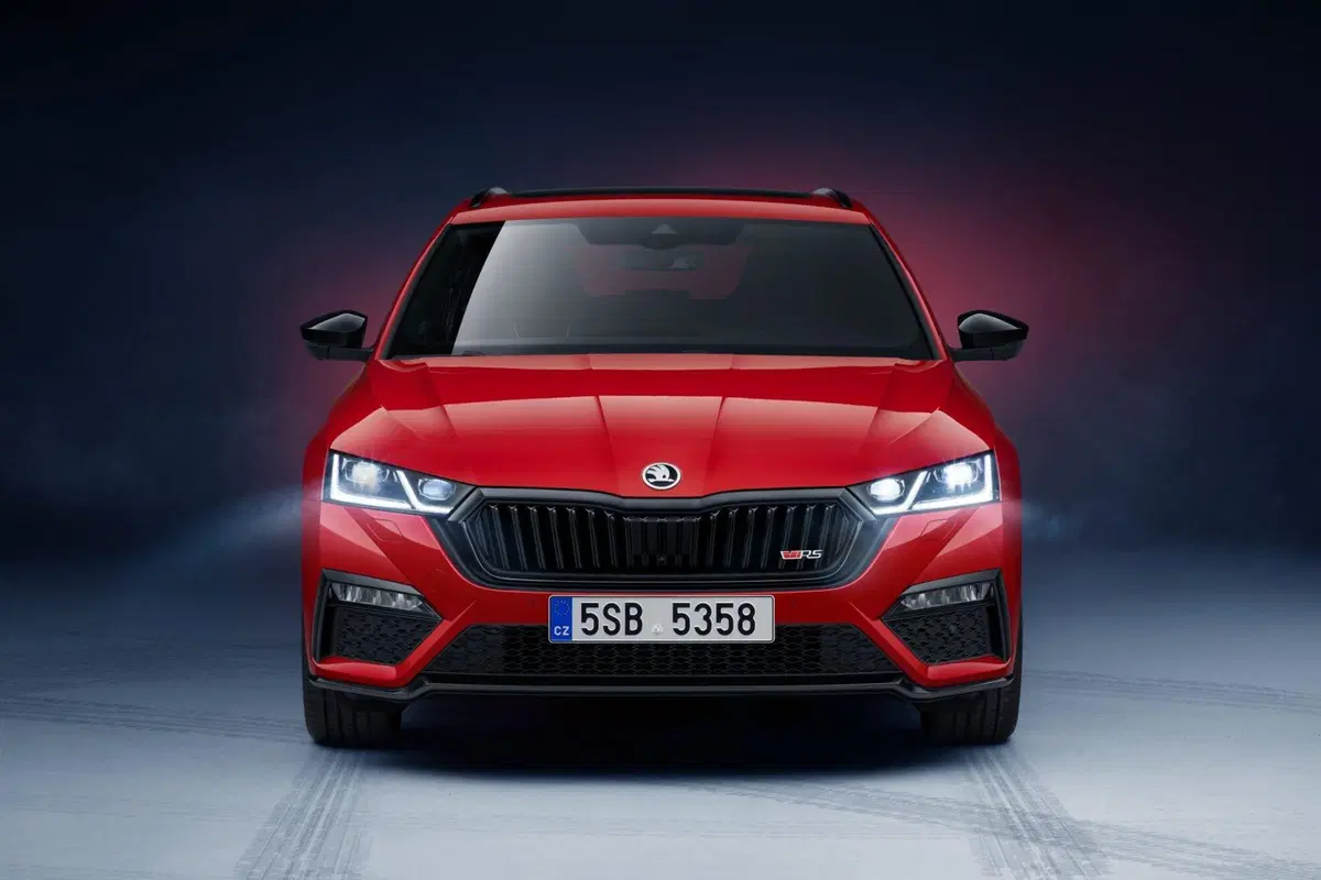 Skoda Octavia RS iV: sportiva da 245 CV e 60 km in elettrico (6)
