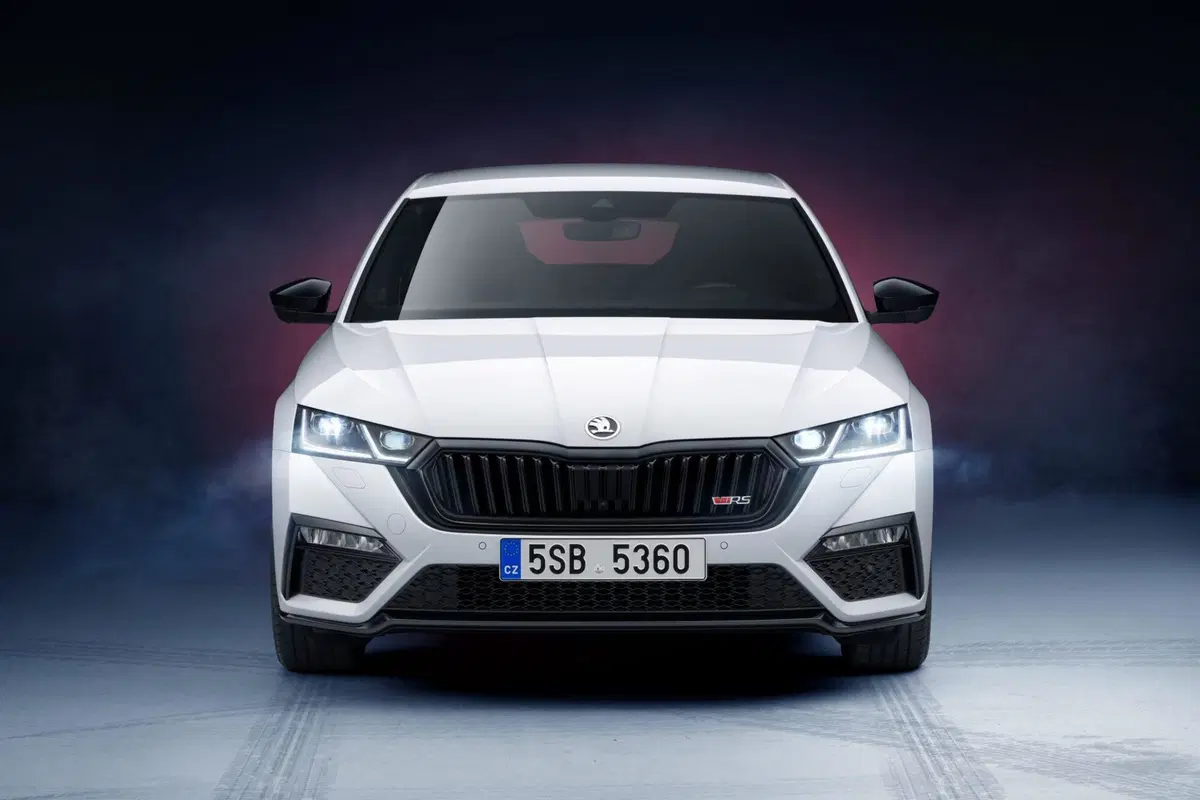 Skoda Octavia RS iV: sportiva da 245 CV e 60 km in elettrico (23)