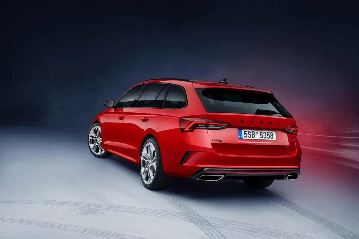Skoda Octavia RS iV: sportiva da 245 CV e 60 km in elettrico (19)