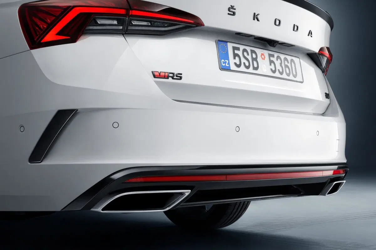 Skoda Octavia RS iV: sportiva da 245 CV e 60 km in elettrico (8)