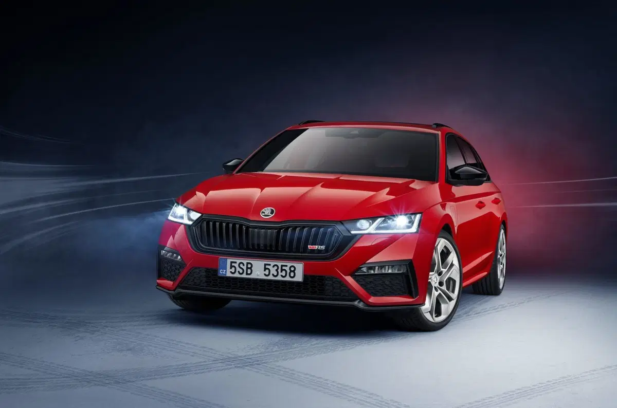 Skoda Octavia RS iV: sportiva da 245 CV e 60 km in elettrico (24)