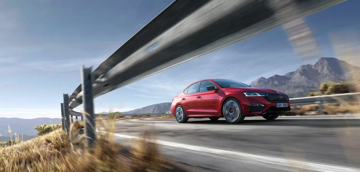 Skoda Octavia RS iV: sportiva da 245 CV e 60 km in elettrico (20)