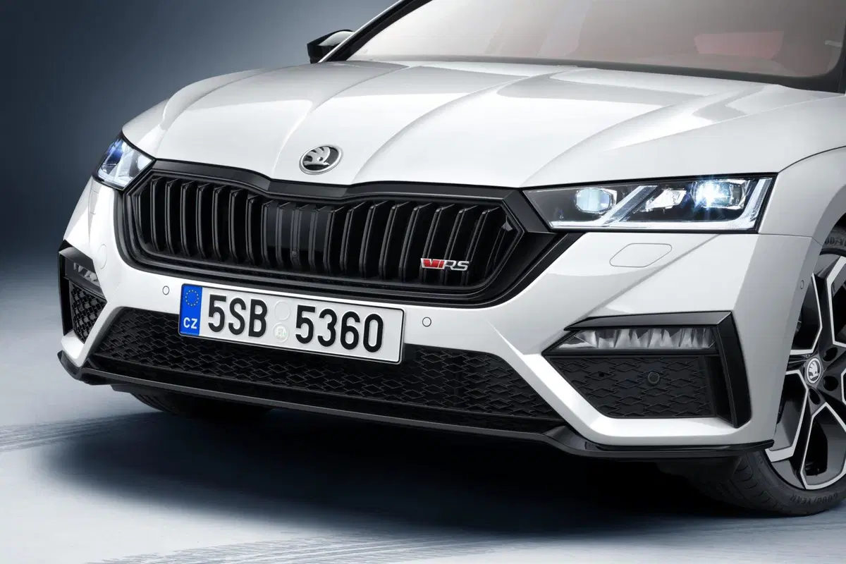 Skoda Octavia RS iV: sportiva da 245 CV e 60 km in elettrico (25)