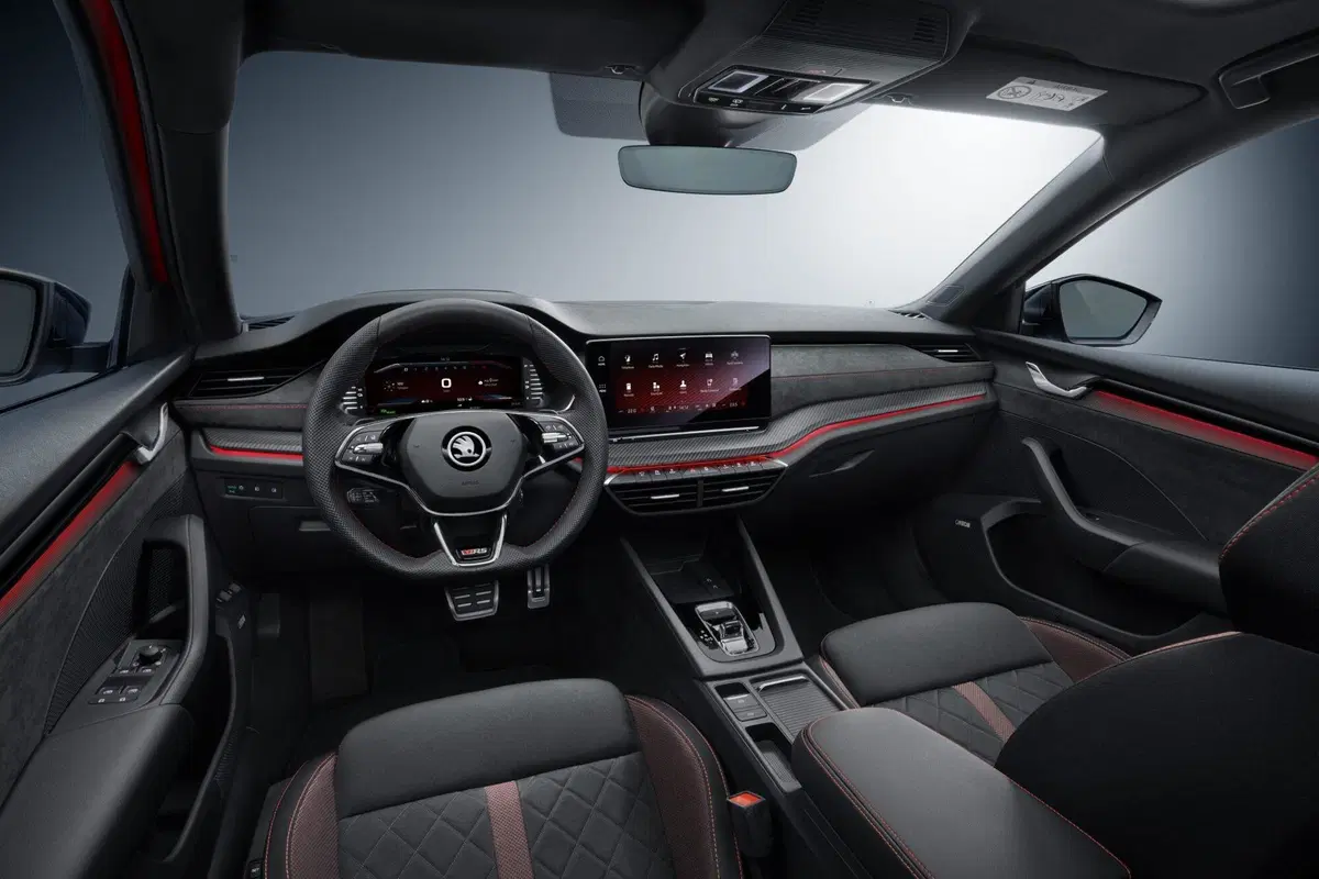 Skoda Octavia RS iV: sportiva da 245 CV e 60 km in elettrico (4)