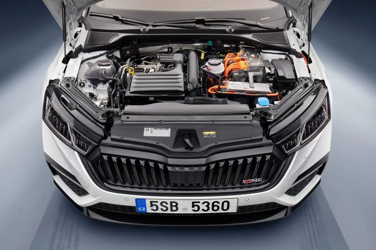 Skoda Octavia RS iV: sportiva da 245 CV e 60 km in elettrico (3)