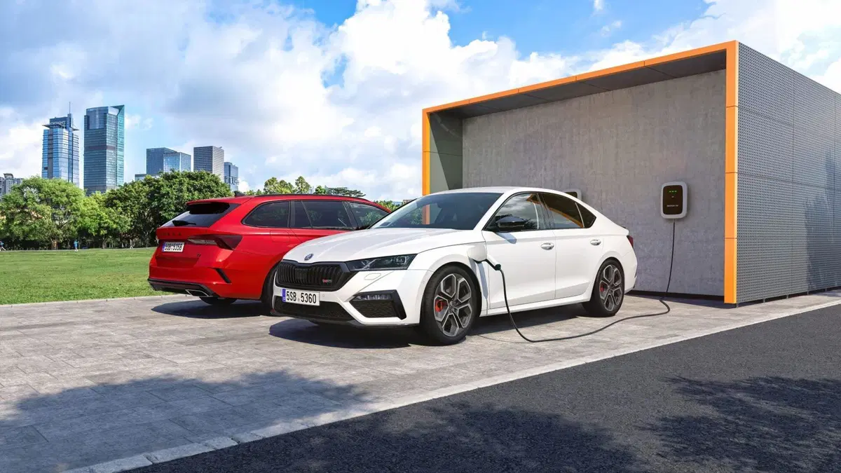 Skoda Octavia RS iV: sportiva da 245 CV e 60 km in elettrico
