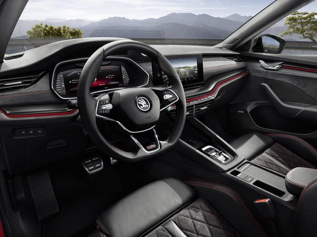 Skoda Octavia RS iV: sportiva da 245 CV e 60 km in elettrico (29)