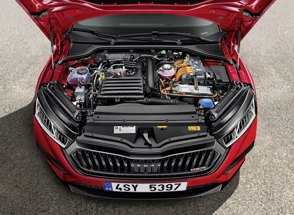 Skoda Octavia RS iV: sportiva da 245 CV e 60 km in elettrico (26)