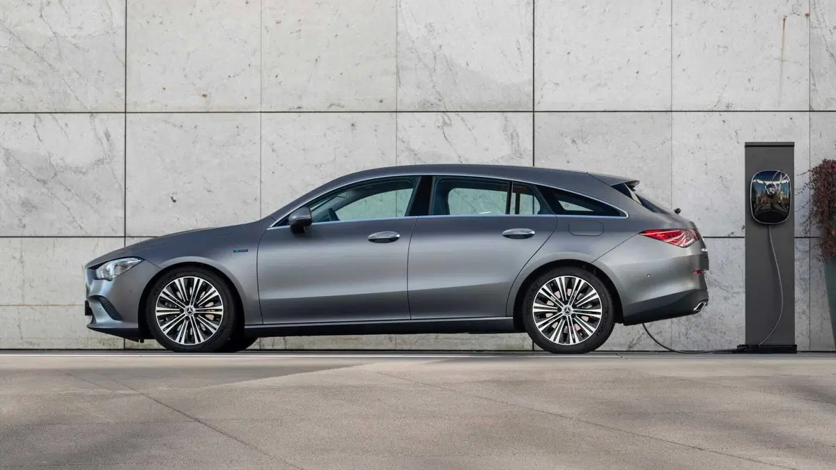 Mercedes CLA e GLA 250e, le compatte diventano ibride plug-in (2)