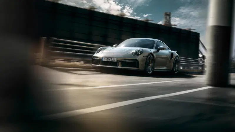 Nuova Porsche 911 Turbo S: 650CV e 0-100 in 2.7s possono bastare? [Video]