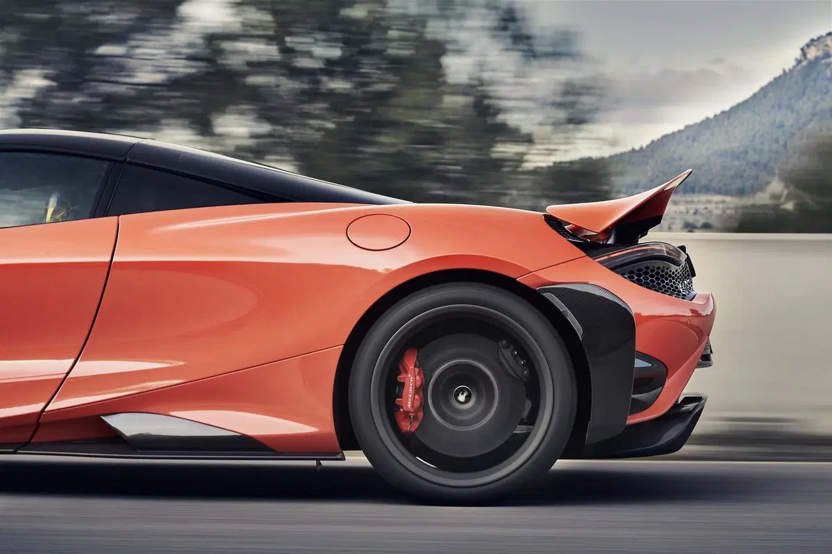 McLaren 765LT: derivata dalla Formula 1 (30)