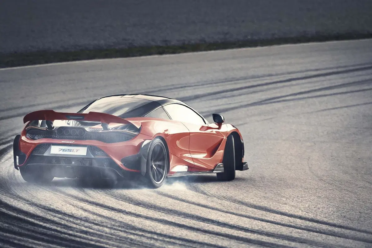 McLaren 765LT: derivata dalla Formula 1 (11)