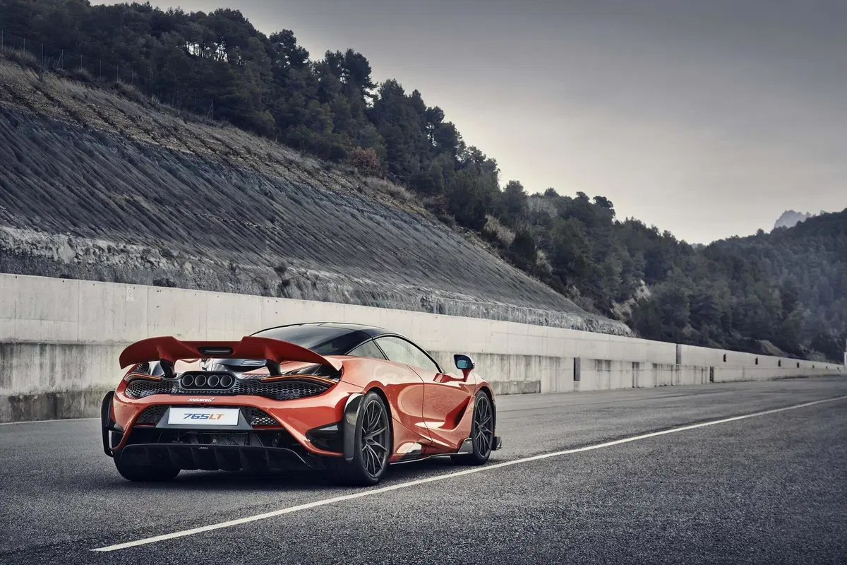 McLaren 765LT: derivata dalla Formula 1 (13)