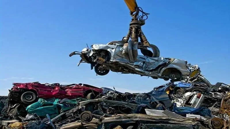 Il Coronavirus e l'automotive. Patuanelli: &ldquo;Bonus rottamazione anche per le auto non elettriche"