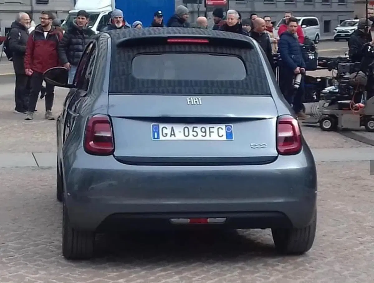 Fiat 500 elettrica, le prime immagini della 500 a batterie (2)
