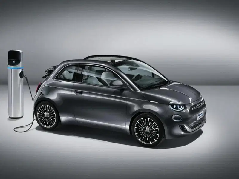 Fiat 500 elettrica: 118 Cv e 320 km di autonomia