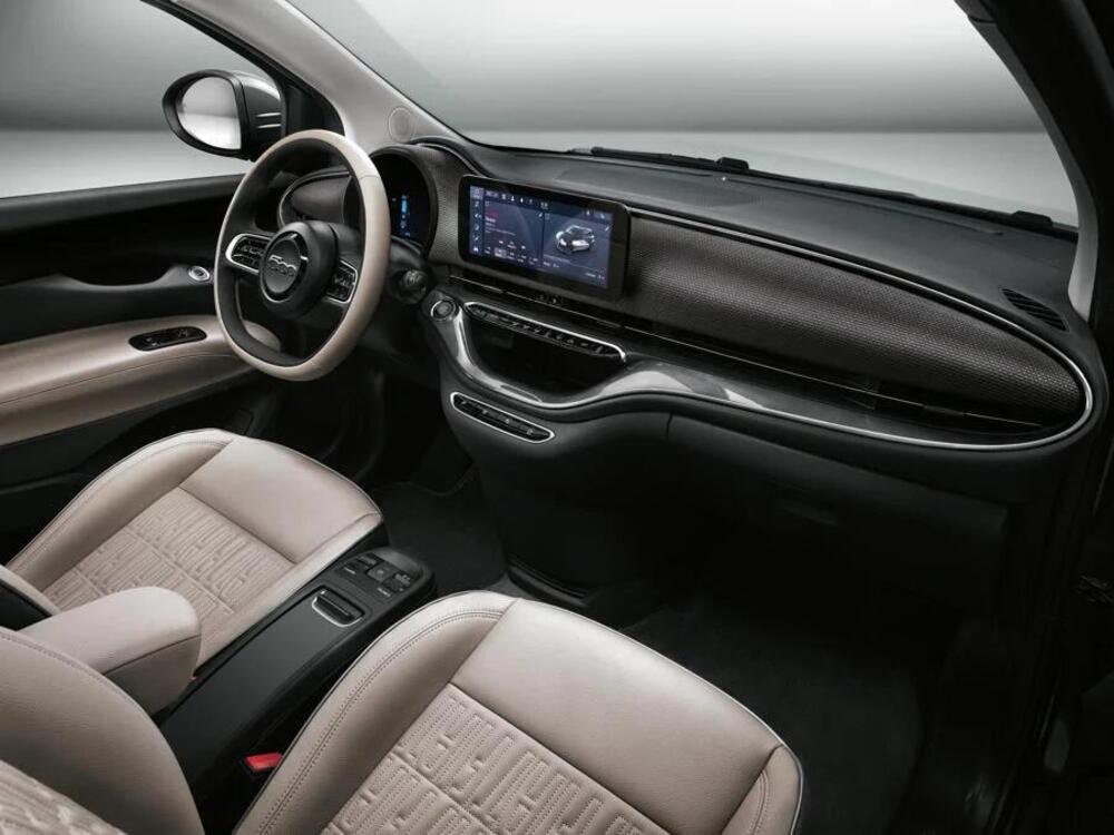 Gli interni della nuova Fiat 500 elettrica