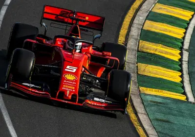 Formula 1, sette team si schierano contro la Ferrari per l'accordo con la FIA