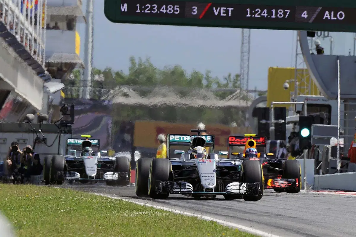 F1, Gp Spagna 2016: pole per Hamilton (29)