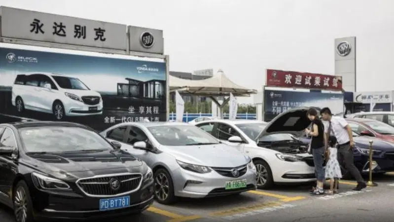 Cina e Coronavirus, il mercato dell'auto va a picco. Arrivano i primi incentivi