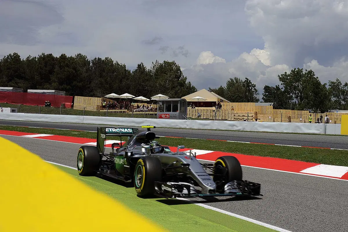 F1, Gp Spagna 2016: pole per Hamilton (10)