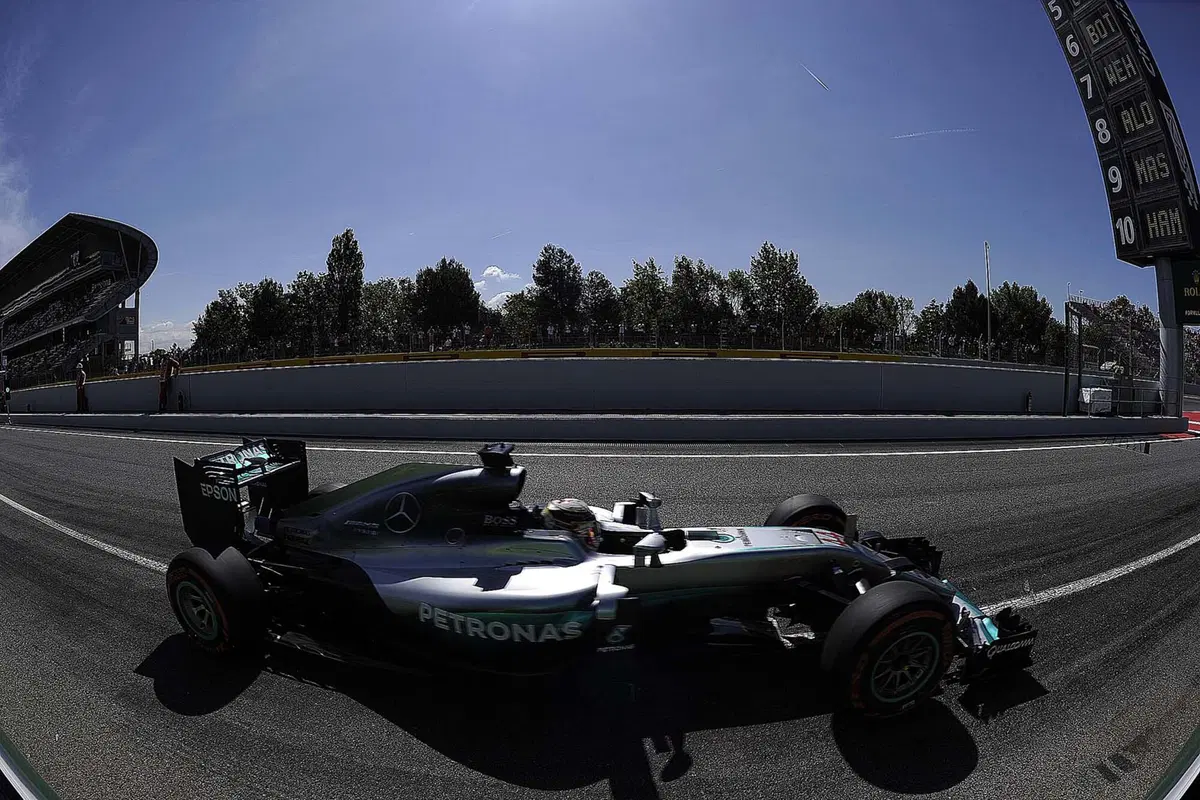 F1, Gp Spagna 2016: pole per Hamilton (20)