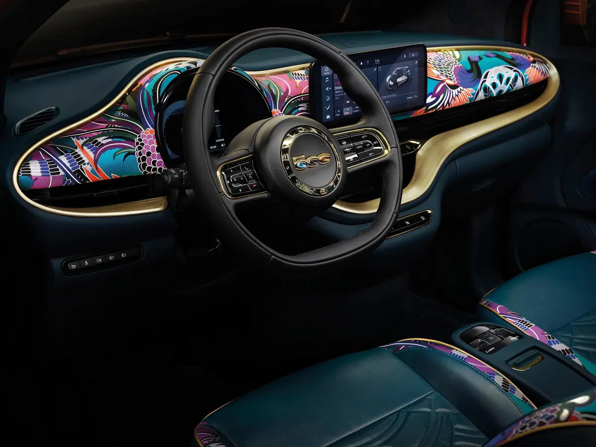 Nuova Fiat 500 elettrica: tre one-off alla moda, Armani, Bvlgari e Kartell (2)