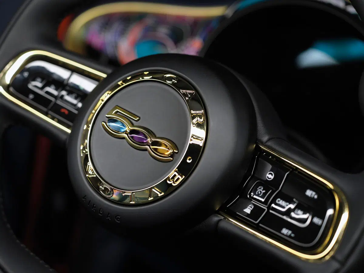 Nuova Fiat 500 elettrica: tre one-off alla moda, Armani, Bvlgari e Kartell (6)
