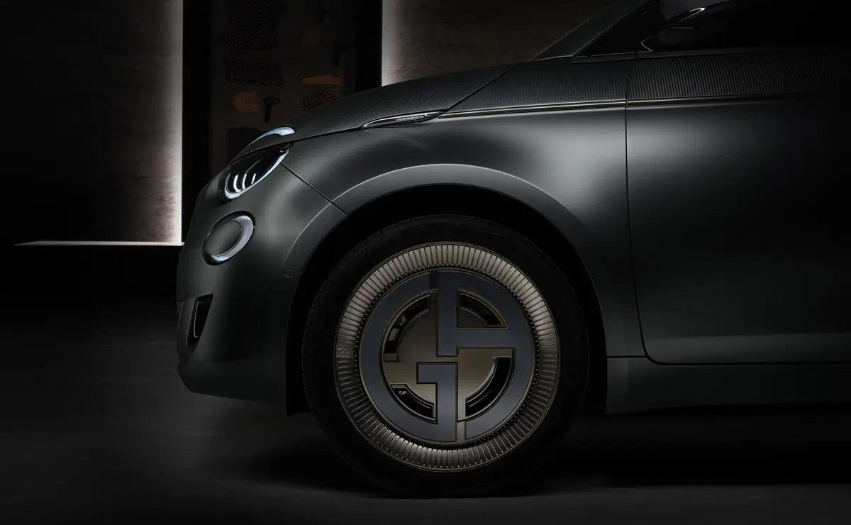 Nuova Fiat 500 elettrica: tre one-off alla moda, Armani, Bvlgari e Kartell