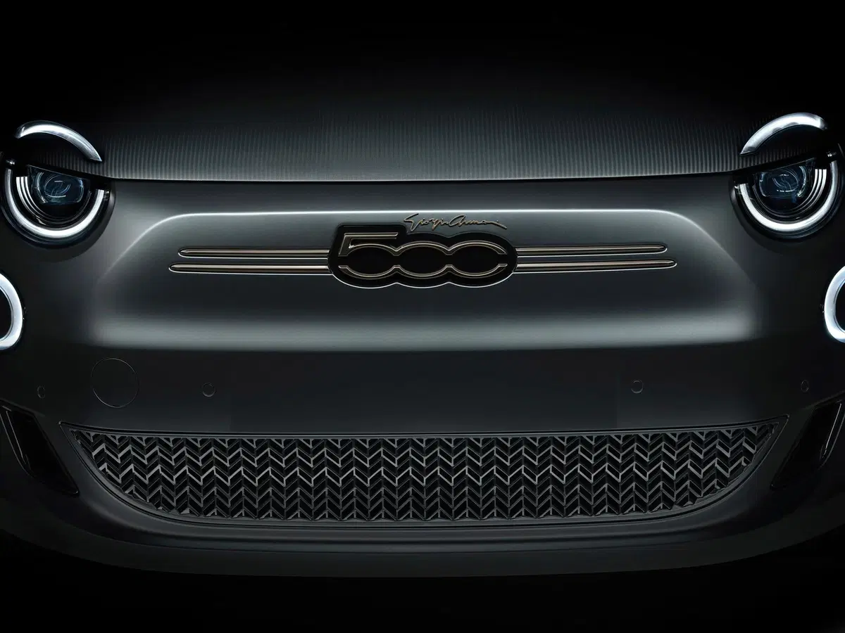 Nuova Fiat 500 elettrica: tre one-off alla moda, Armani, Bvlgari e Kartell (2)