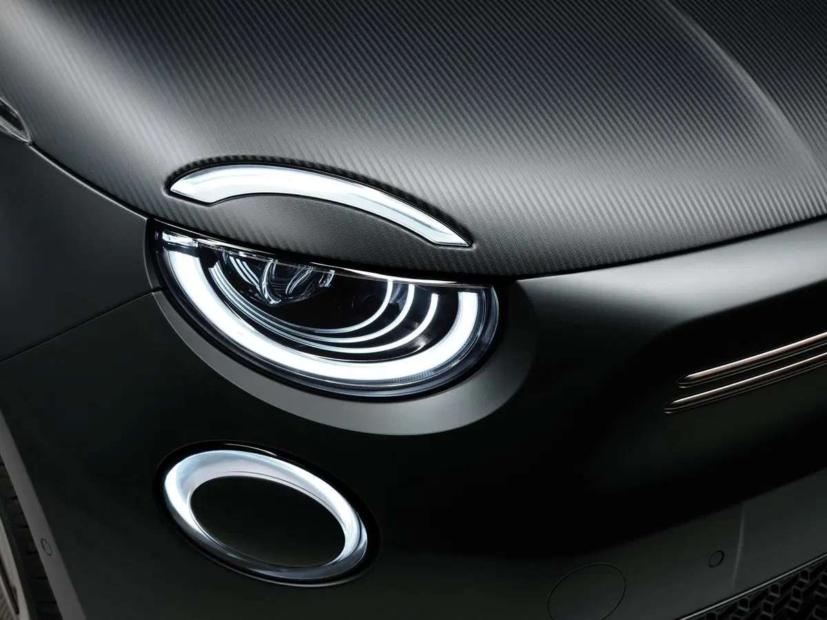 Nuova Fiat 500 elettrica: tre one-off alla moda, Armani, Bvlgari e Kartell (7)