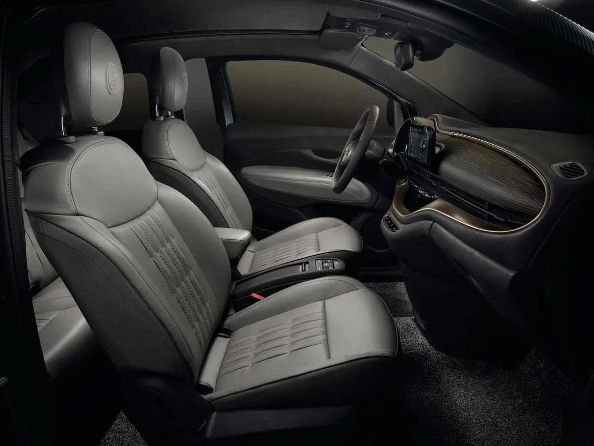 Nuova Fiat 500 elettrica: tre one-off alla moda, Armani, Bvlgari e Kartell (5)
