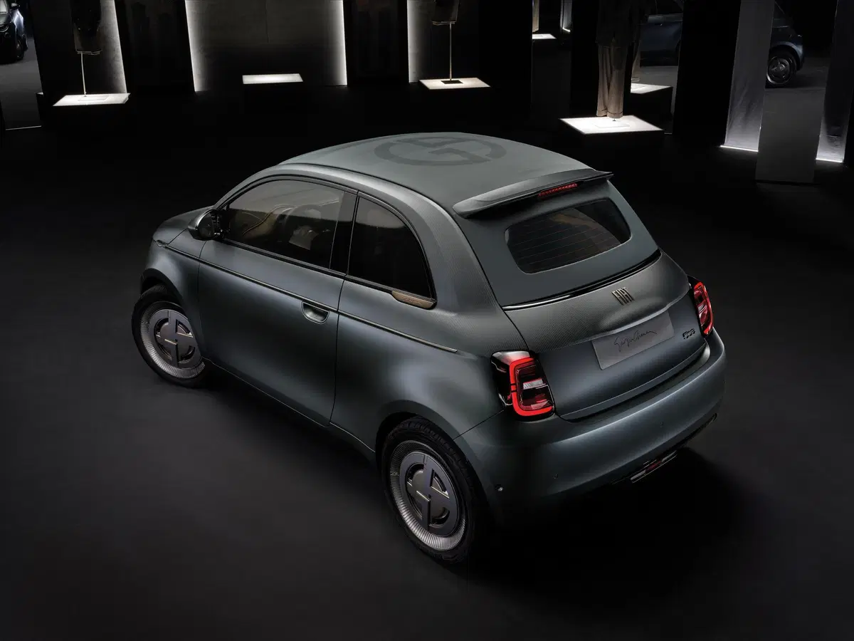 Nuova Fiat 500 elettrica: tre one-off alla moda, Armani, Bvlgari e Kartell (4)