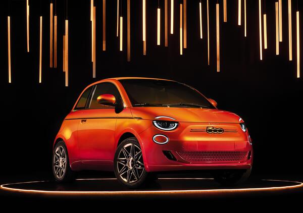 Nuova Fiat 500 elettrica: tre one off alla moda, Armani, Bvlgari e Kartell