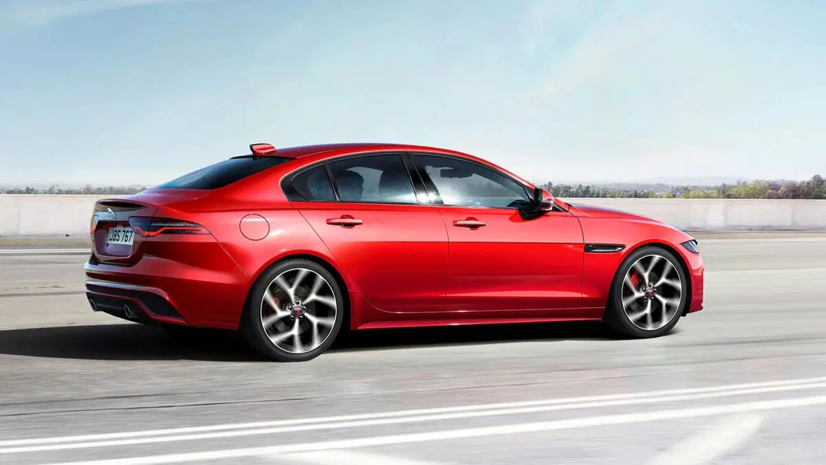 Jaguar XE 2.0 D 180 CV aut. R-Sport (2)