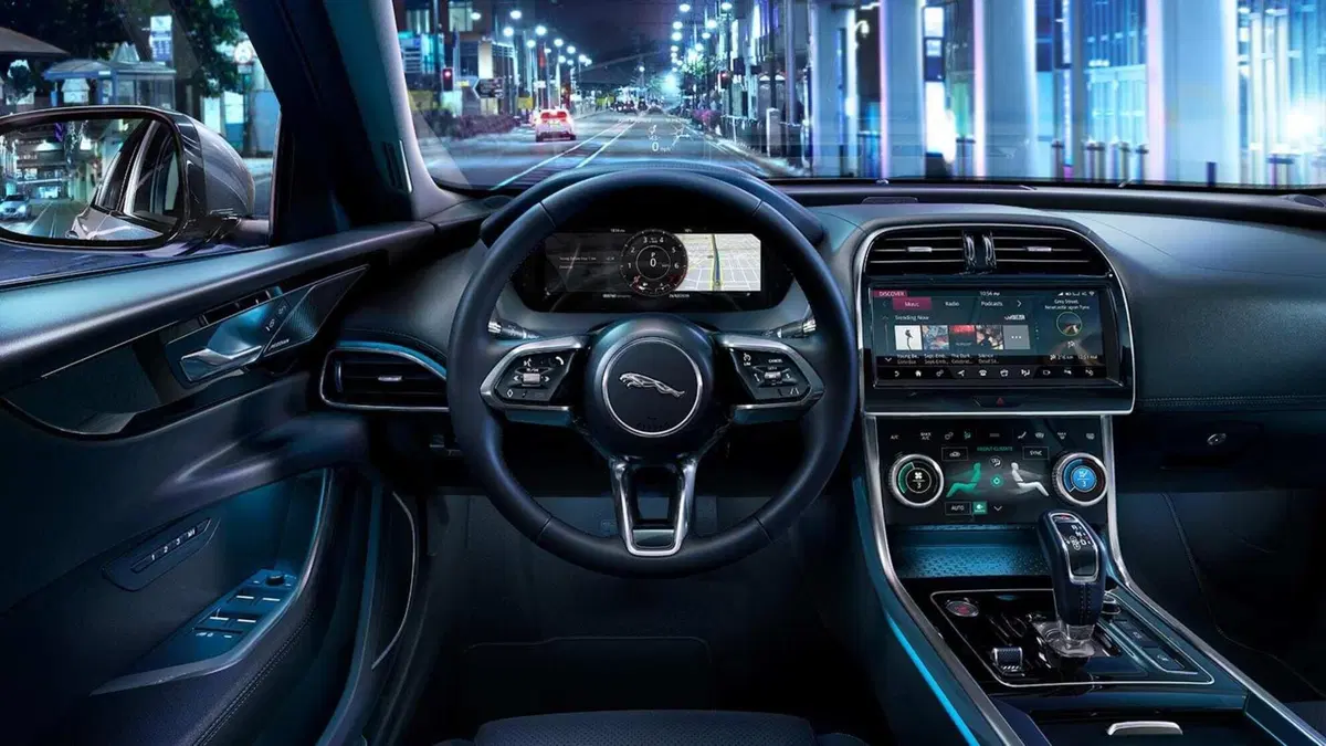 Jaguar XE 2.0 D 180 CV aut. R-Sport (9)