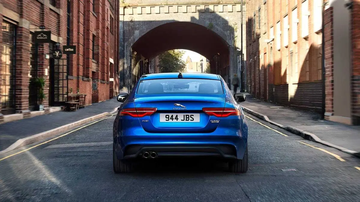 Jaguar XE 2.0 D 180 CV aut. R-Sport (5)