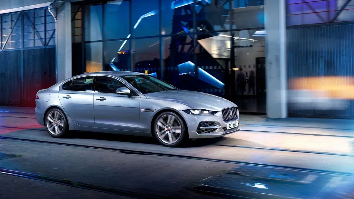Jaguar XE 2.0 D 180 CV aut. R-Sport (7)