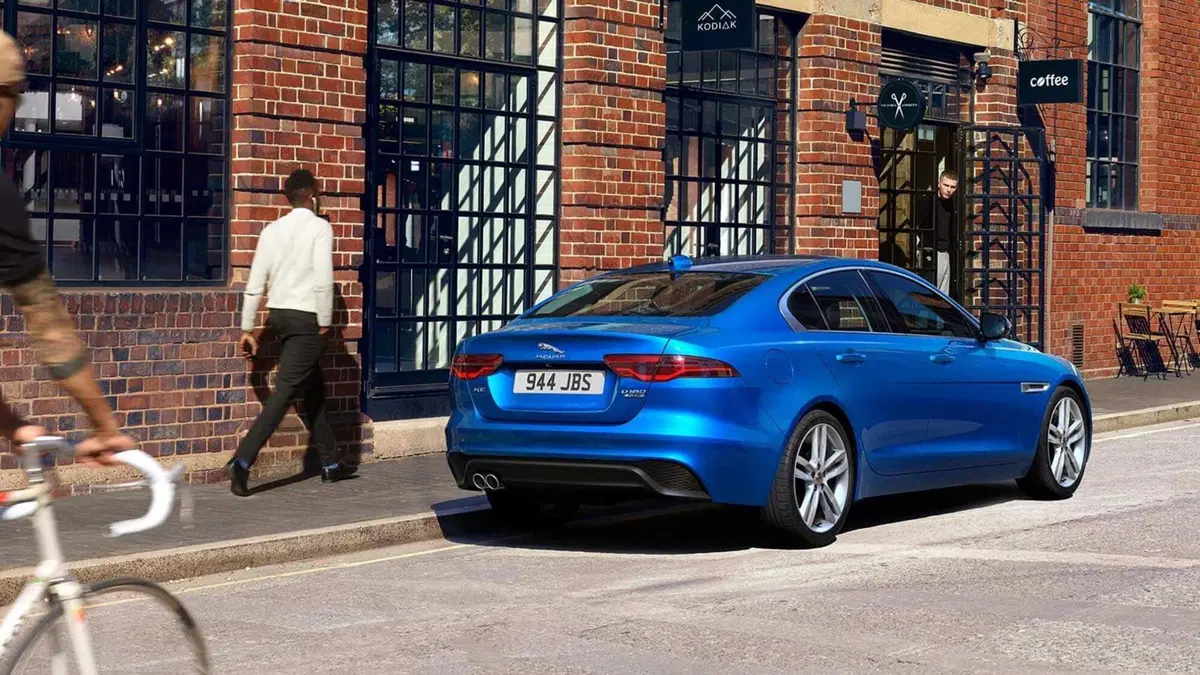 Jaguar XE 2.0 D 180 CV aut. R-Sport (4)